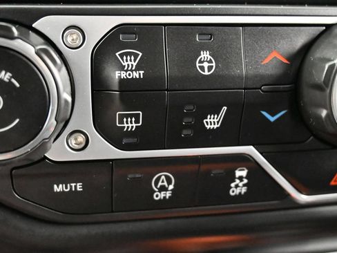 Used 2022 Jeep Gladiator Overland w/ Popular Equipment Package AWD/4WD image 13
