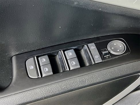 Used 2023 Kia Soul LX w/ LX Technology Package image 17