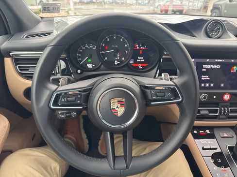 Used 2025 Porsche Macan image 43