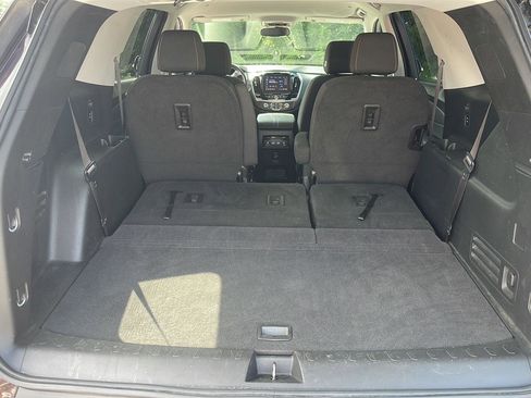 Used 2020 Chevrolet Traverse LT image 8