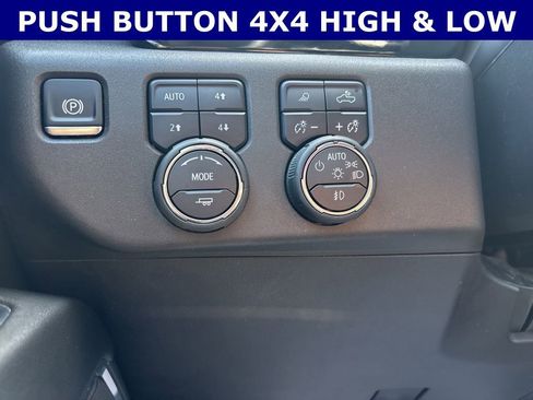 Used 2025 Chevrolet Silverado 1500 LT Trail Boss w/ Convenience Package II AWD/4WD image 16
