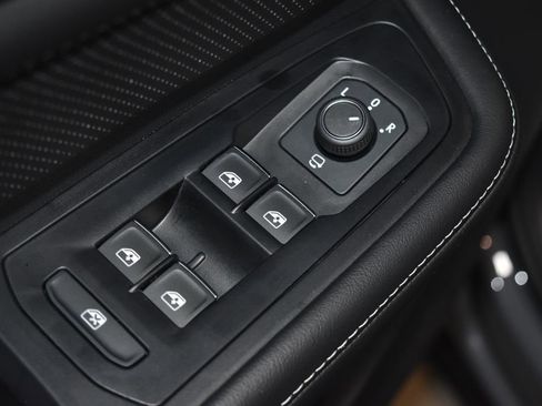 Certified 2025 Volkswagen Atlas SEL Premium R-Line image 5