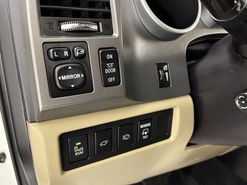 Used 2017 Toyota Sequoia Platinum RWD image 28