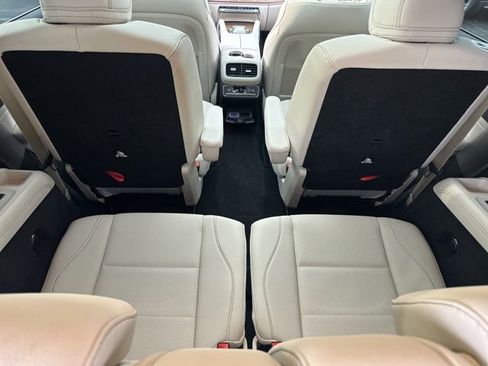Used 2025 Mercedes-Benz GLS 450 4MATIC image 30