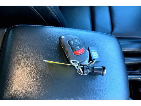 Used 2024 Jeep Wrangler Unlimited Rubicon 4xe AWD/4WD image 13