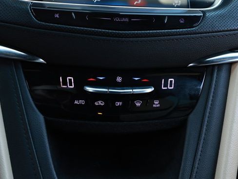 Used 2019 Cadillac XT5 FWD image 18