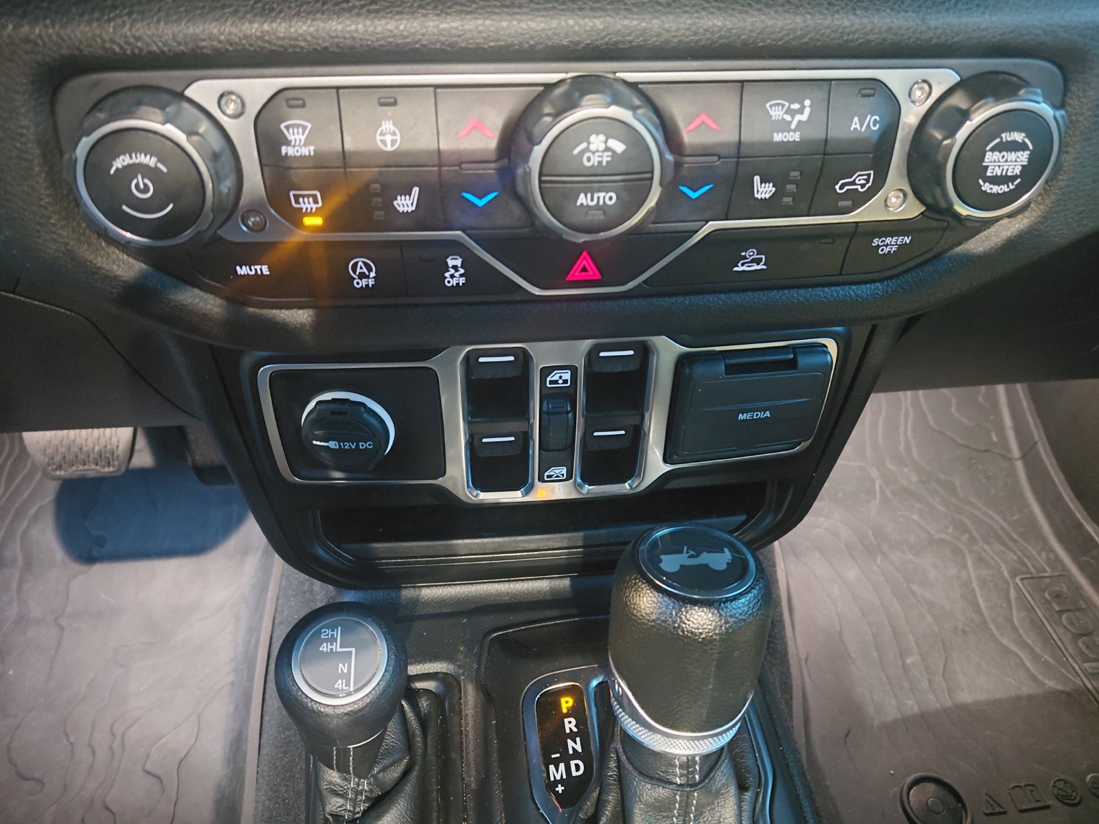 Used 2024 Jeep Wrangler Unlimited Sport AWD/4WD image 13
