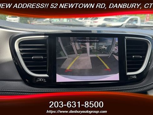 Used 2022 Chrysler Pacifica Touring-L FWD image 23