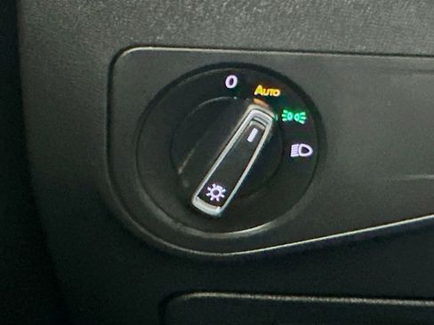 Used 2024 Volkswagen Tiguan SE image 16