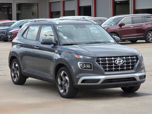 Used 2026 Hyundai Venue SEL FWD image 8