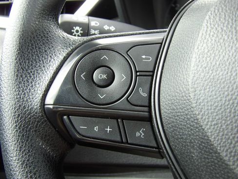 Used 2025 Toyota Corolla LE FWD image 14