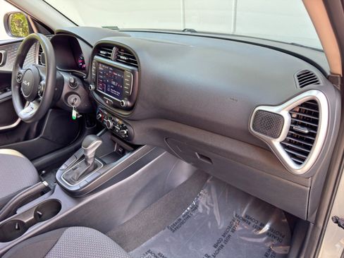 Used 2022 Kia Soul LX w/ Technology Package FWD image 13