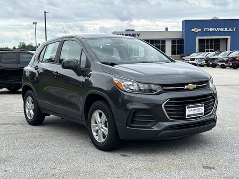 Used 2020 Chevrolet Trax LS AWD/4WD image 3