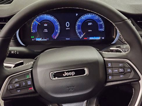 New 2025 Jeep Grand Cherokee L Laredo AWD/4WD image 15