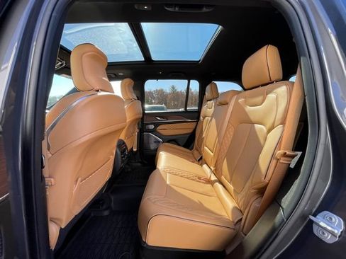 Used 2022 Jeep Grand Cherokee Summit w/ Luxury Tech Group V AWD/4WD image 23