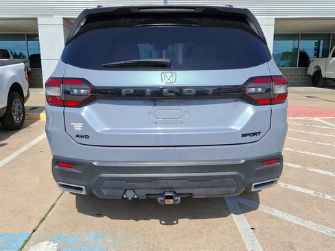 Used 2023 Honda Pilot Sport image 13