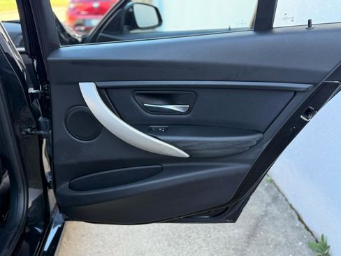 Used 2018 BMW 320i xDrive Sedan w/ Convenience Package image 41