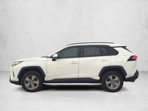 Used 2022 Toyota RAV4 XLE AWD/4WD image 5