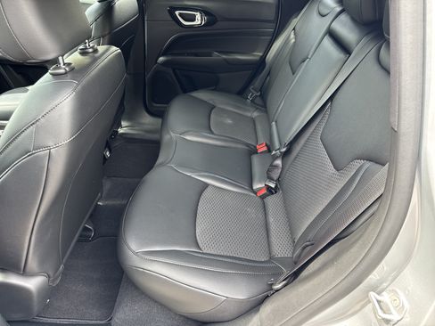 Used 2026 Jeep Compass Latitude AWD/4WD image 19
