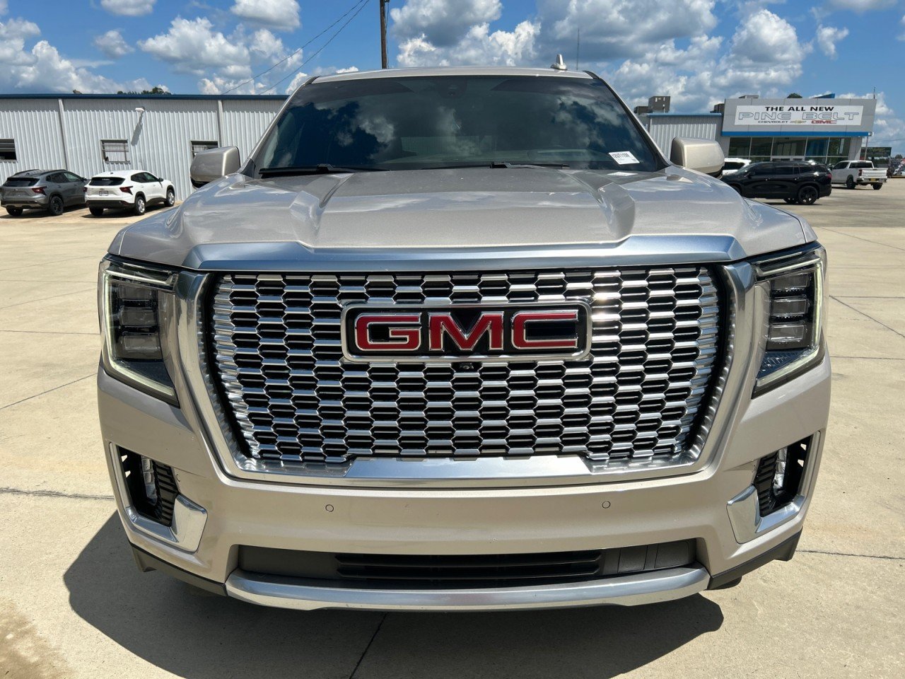 Used 2022 GMC Yukon Denali RWD image 5
