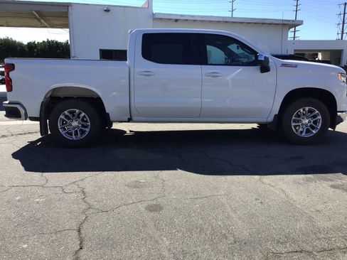 Used 2023 Chevrolet Silverado 1500 LT w/ Z71 Off-Road Package AWD/4WD image 5