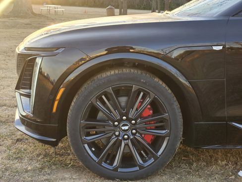 New 2026 Cadillac Lyriq V AWD/4WD image 6