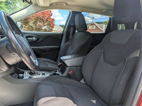 Used 2015 Jeep Cherokee Latitude w/ Cold Weather Group AWD/4WD image 32