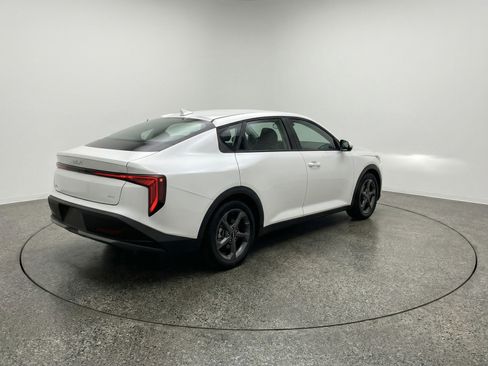 Used 2025 Kia K4 LXS FWD image 9