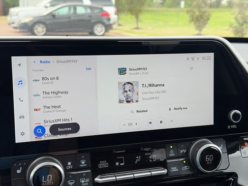 Used 2025 Toyota Highlander XLE image 24