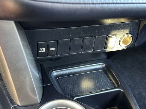 Used 2013 Toyota RAV4 XLE image 26