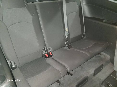 Used 2017 Chevrolet Traverse LT w/ Style and Technology Package image 17
