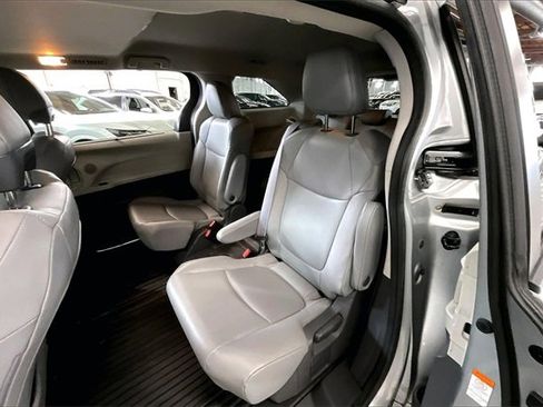 Used 2021 Toyota Sienna XLE image 22