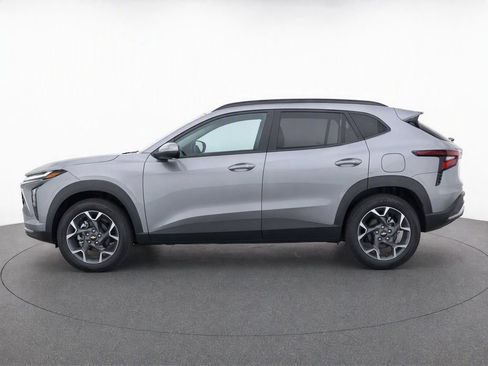 Used 2025 Chevrolet Trax LT w/ LT Convenience Package FWD image 6