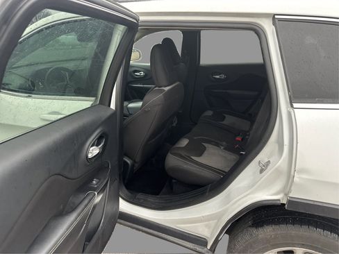 Used 2014 Jeep Cherokee Latitude AWD/4WD image 11