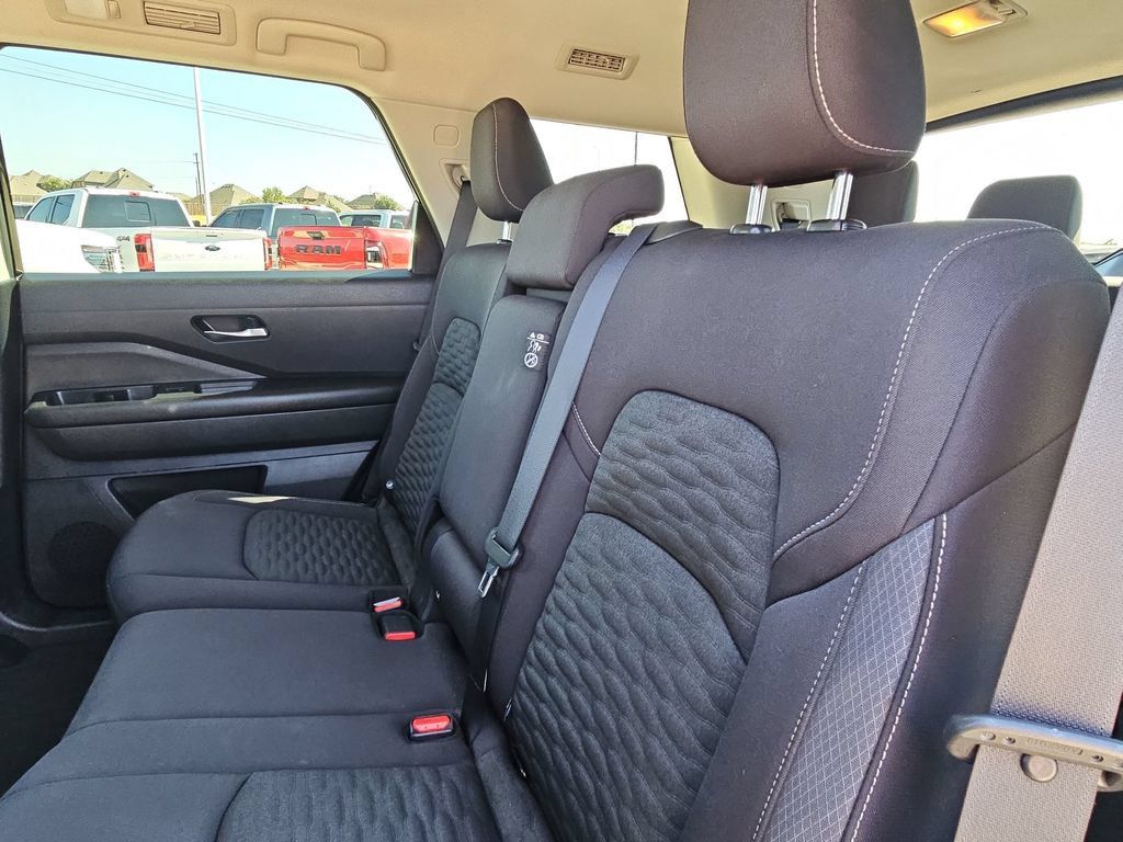 Used 2022 Nissan Pathfinder SV FWD image 15