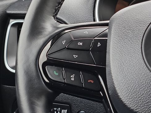 Used 2019 Jeep Cherokee Latitude Plus image 20