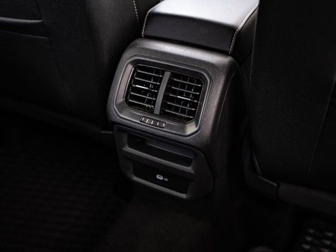 Used 2023 Volkswagen Taos SE w/ Panoramic Sunroof Package FWD image 35
