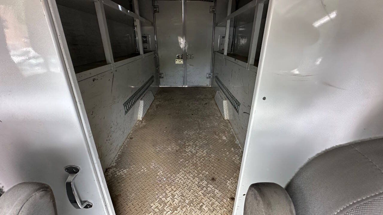 Used 2017 Ford Transit 350 138 DRW w/ Interior Upgrade Package RWD image 8