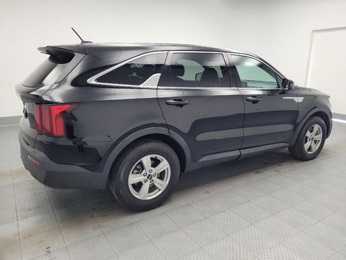 Used 2023 Kia Sorento LX image 10