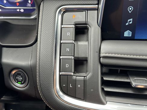 Used 2024 Chevrolet Suburban Premier image 29