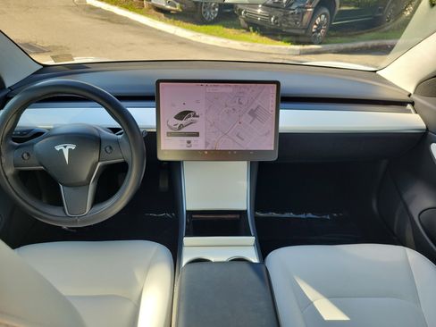 Used 2020 Tesla Model 3 Standard Range image 18