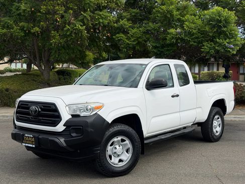 Used 2018 Toyota Tacoma SR RWD image 1