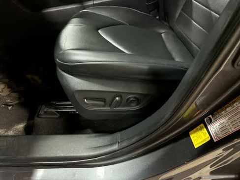 Used 2023 Toyota Highlander XLE AWD/4WD image 24