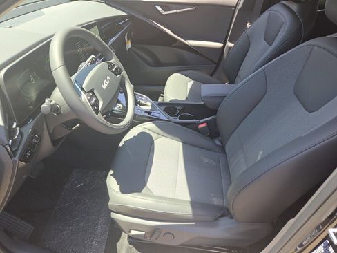 New 2025 Kia Niro EX image 6