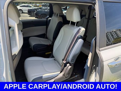 Used 2025 Kia Carnival EX FWD image 22