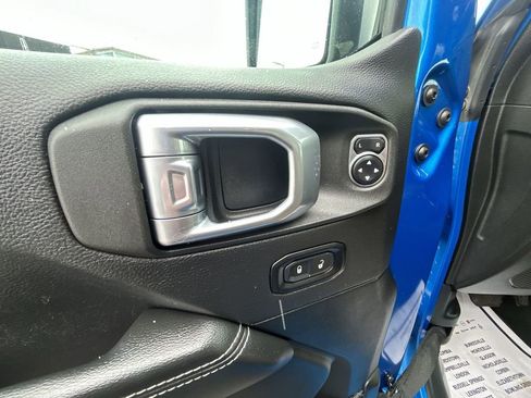 Used 2022 Jeep Wrangler Unlimited Sahara w/ Cold Weather Group image 19