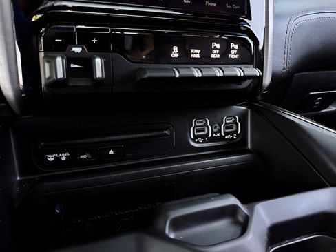 Used 2019 RAM 1500 Limited AWD/4WD image 11