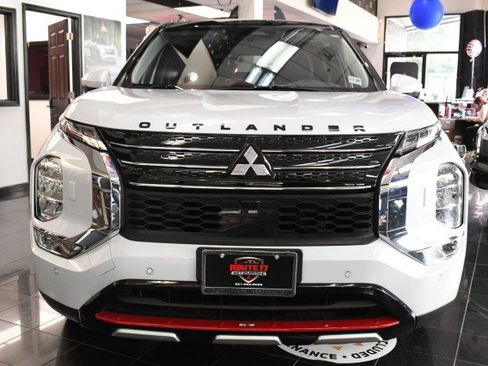 Used 2024 Mitsubishi Outlander Ralliart AWD/4WD image 2