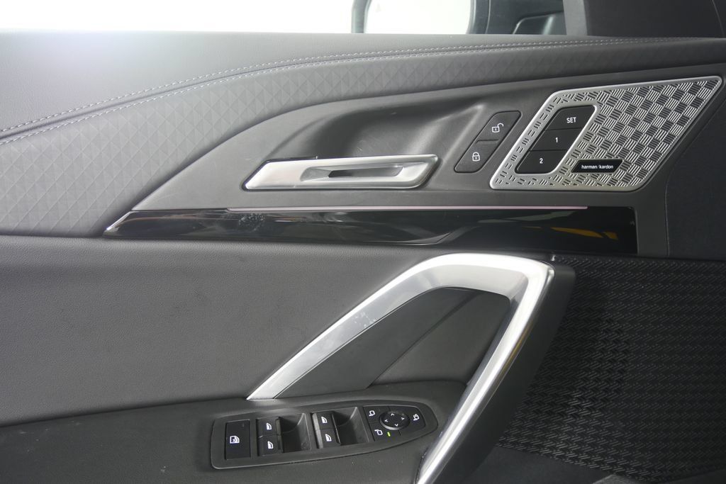 Certified 2025 BMW X2 xDrive28i w/ Premium Package AWD/4WD image 8
