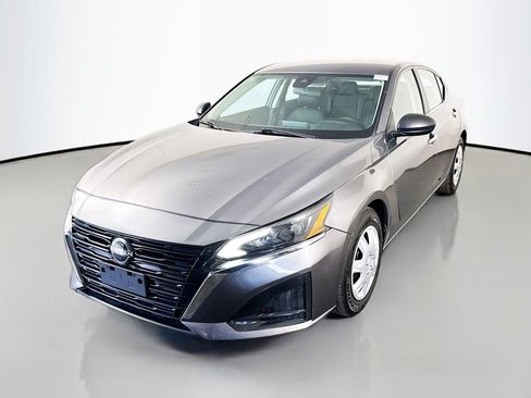 Used 2024 Nissan Altima 2.5 S FWD image 4